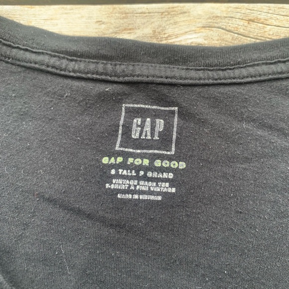 ๐ GAP Black V-Neck T-Shirt | Size Small (Tall) - Picture 4 of 6